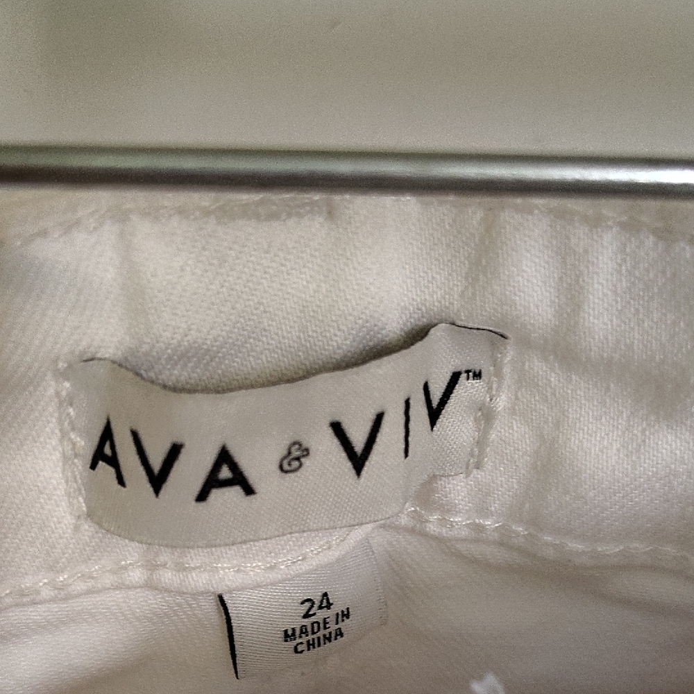 Ava & Viv Elegant White Apparel Jeans